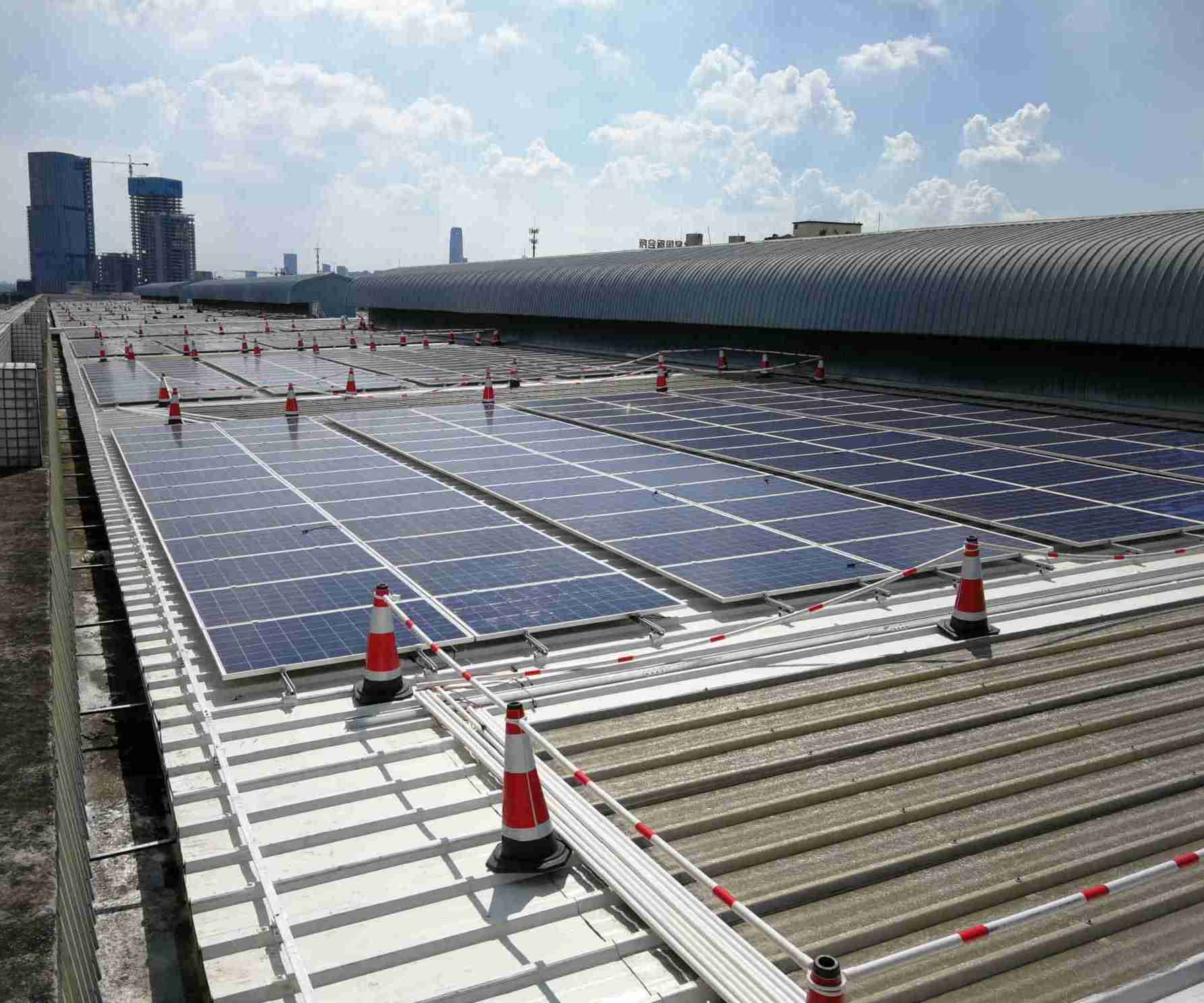 Support photovoltaïque pour toit d'usine