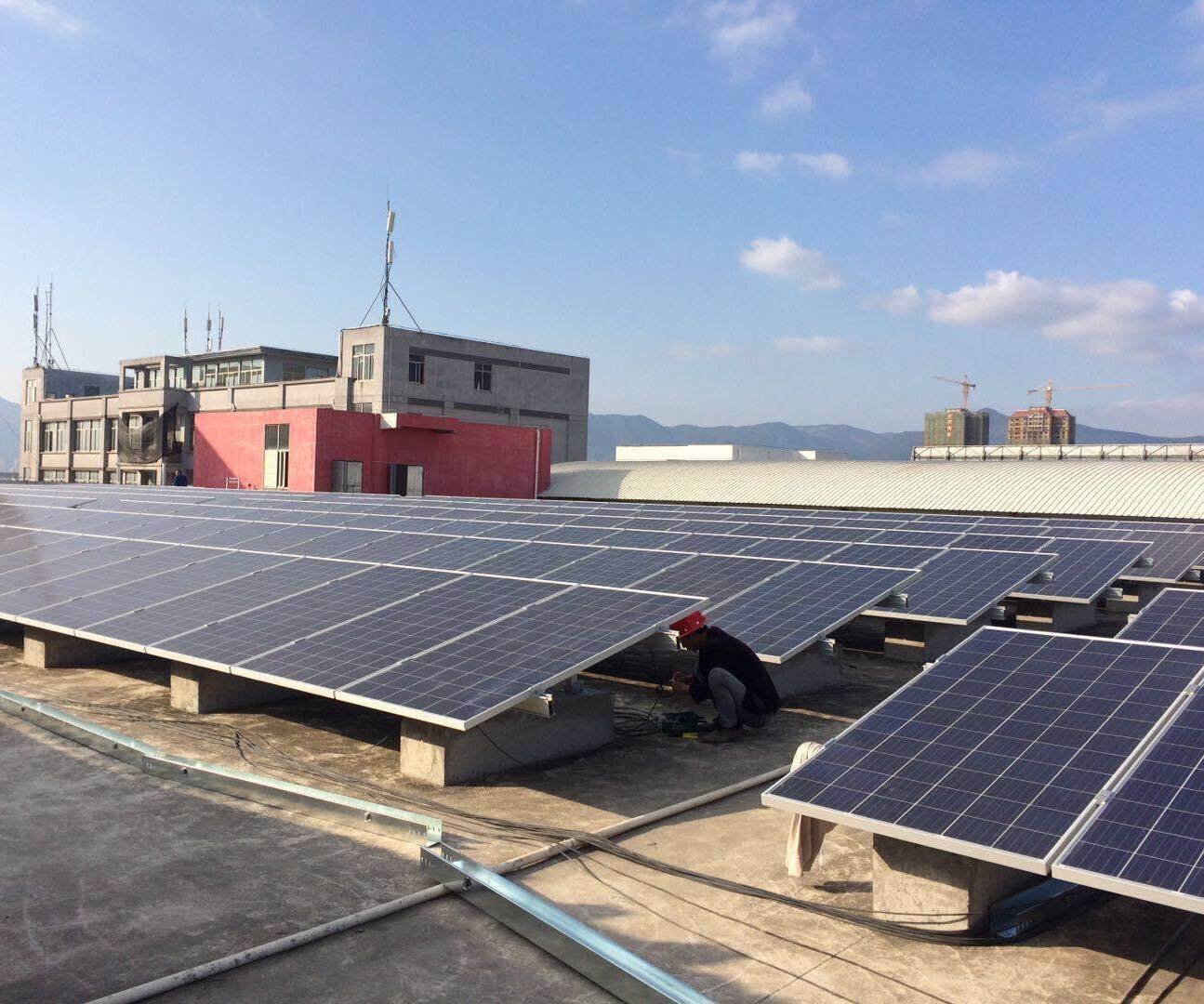 Installation de rack PV sur le toit